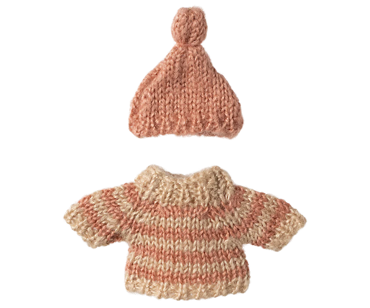 Knitted sweater and hat, Big Sister mouse