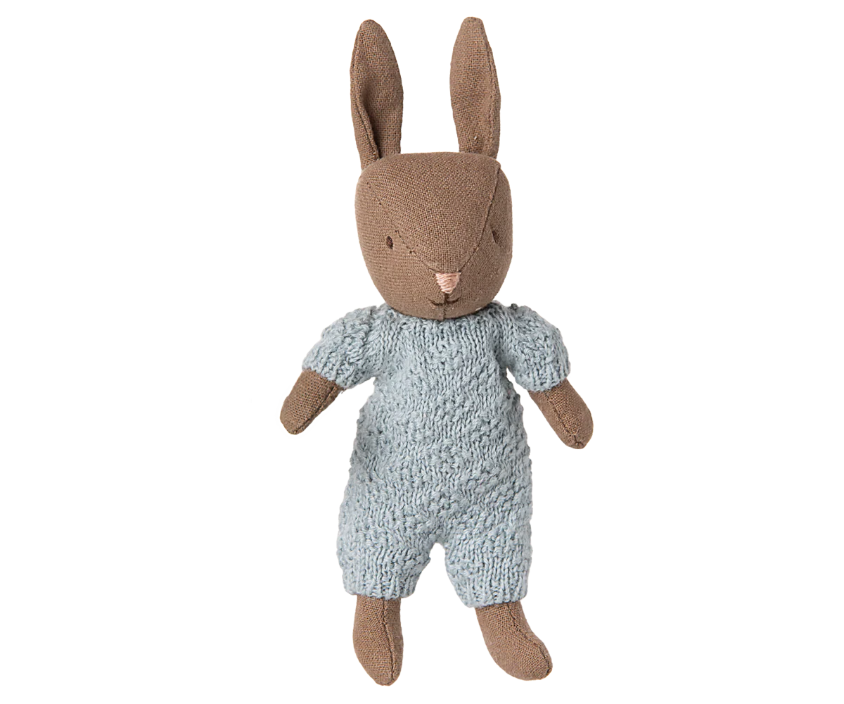 Rabbit, Micro knitted suit