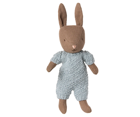 Rabbit, Micro knitted suit