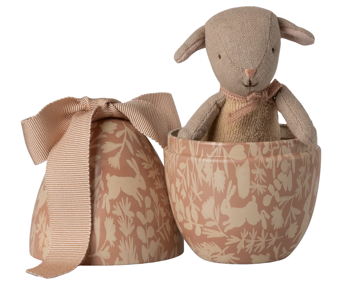 Easter egg with micro lamb, Small - Powder