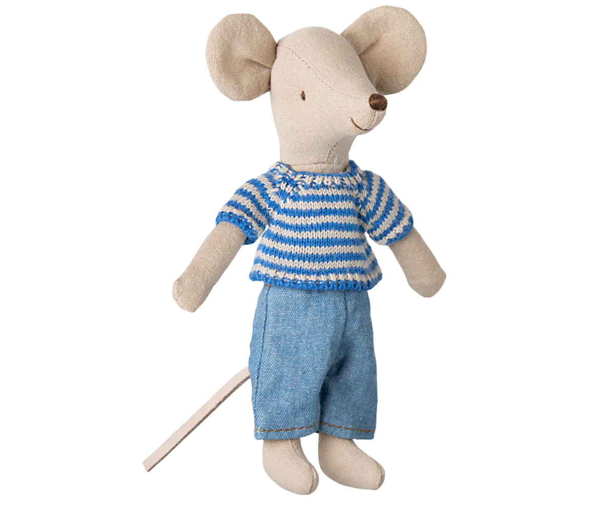 Knitted sweater and pants, Big brother mouse