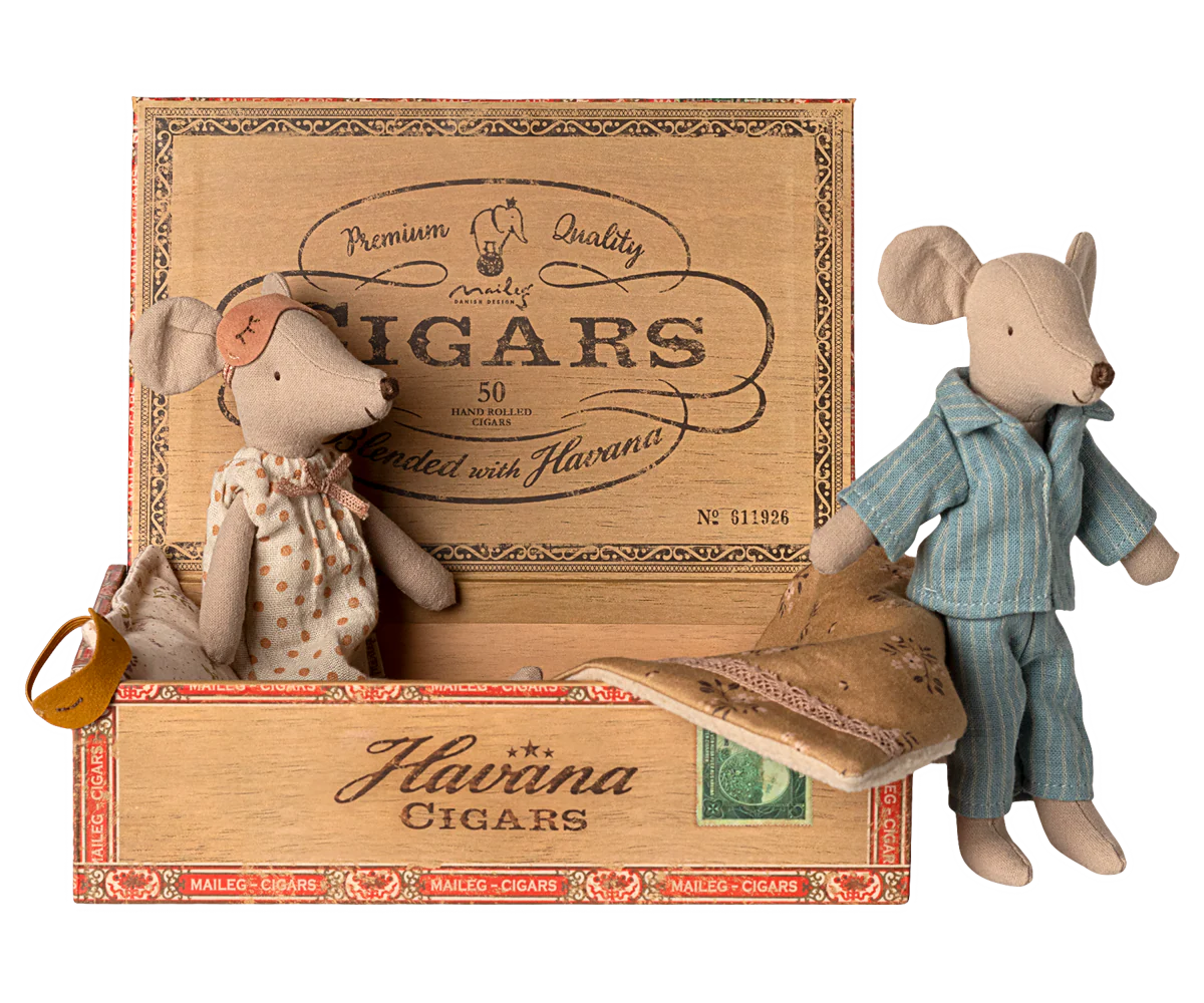 Mum & dad in cigarbox