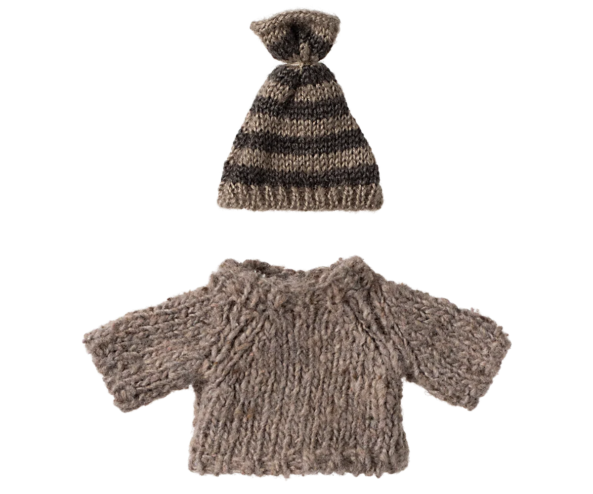 Knitted sweater and hat, Big brother mouse