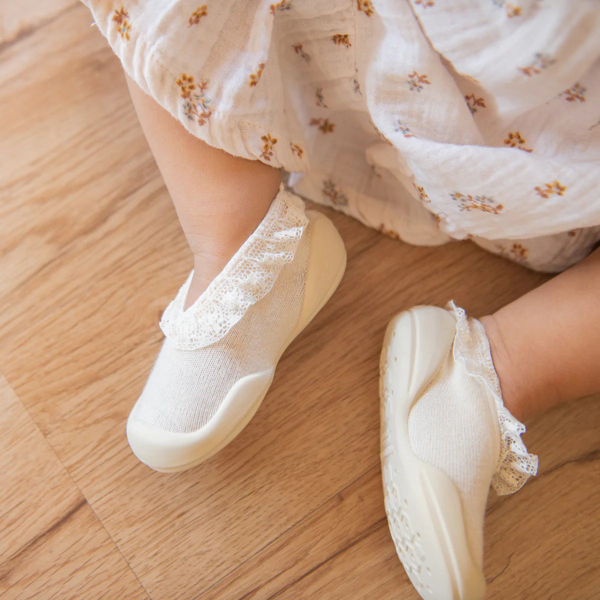Komuello Flat - Sweet Latte Lace