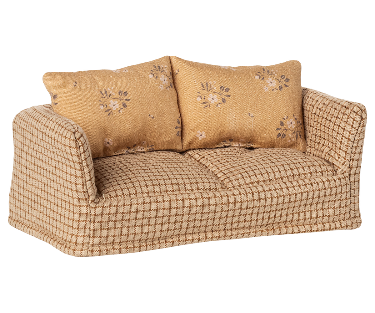 Couch, Mouse - Mable