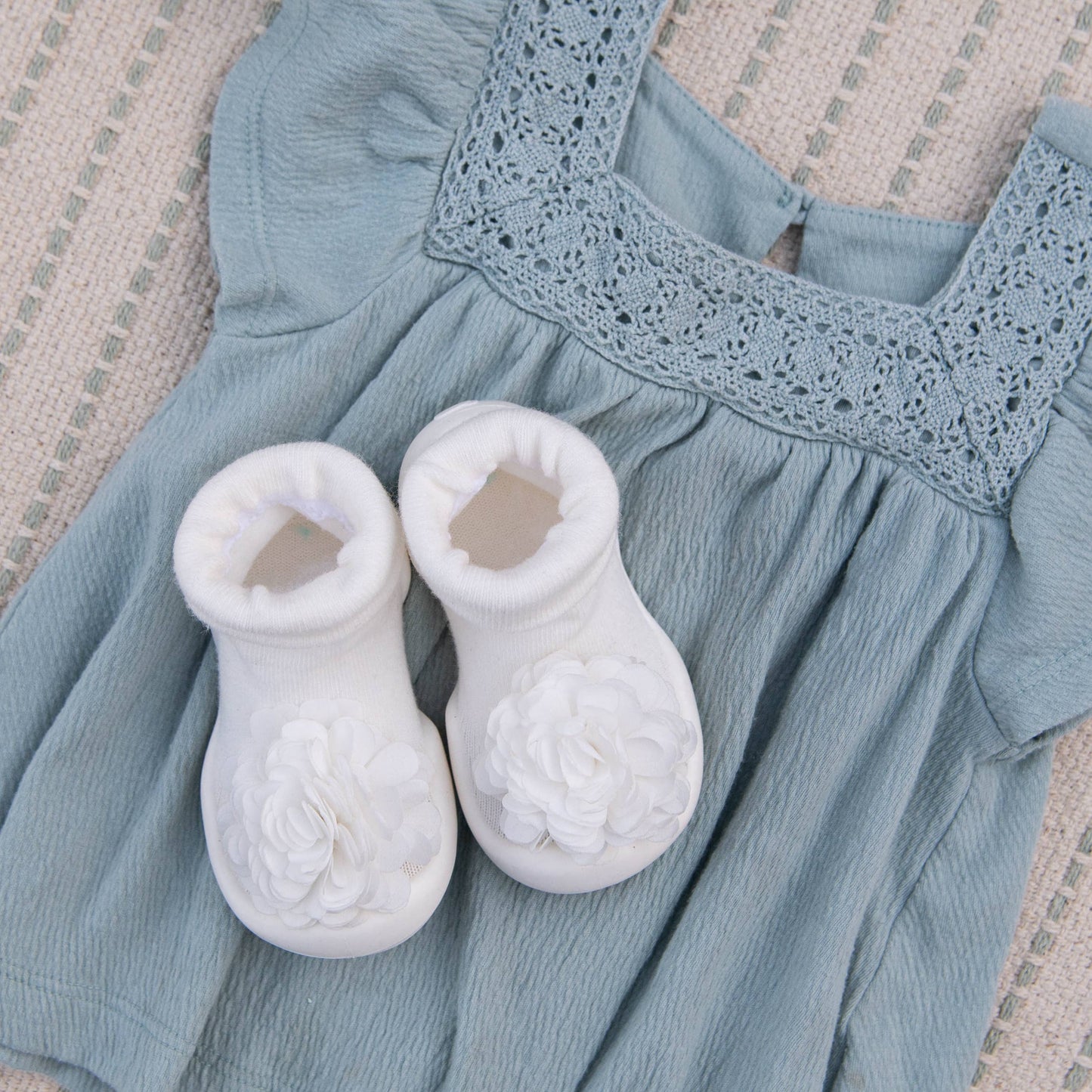 Komuello Corsage-Snow