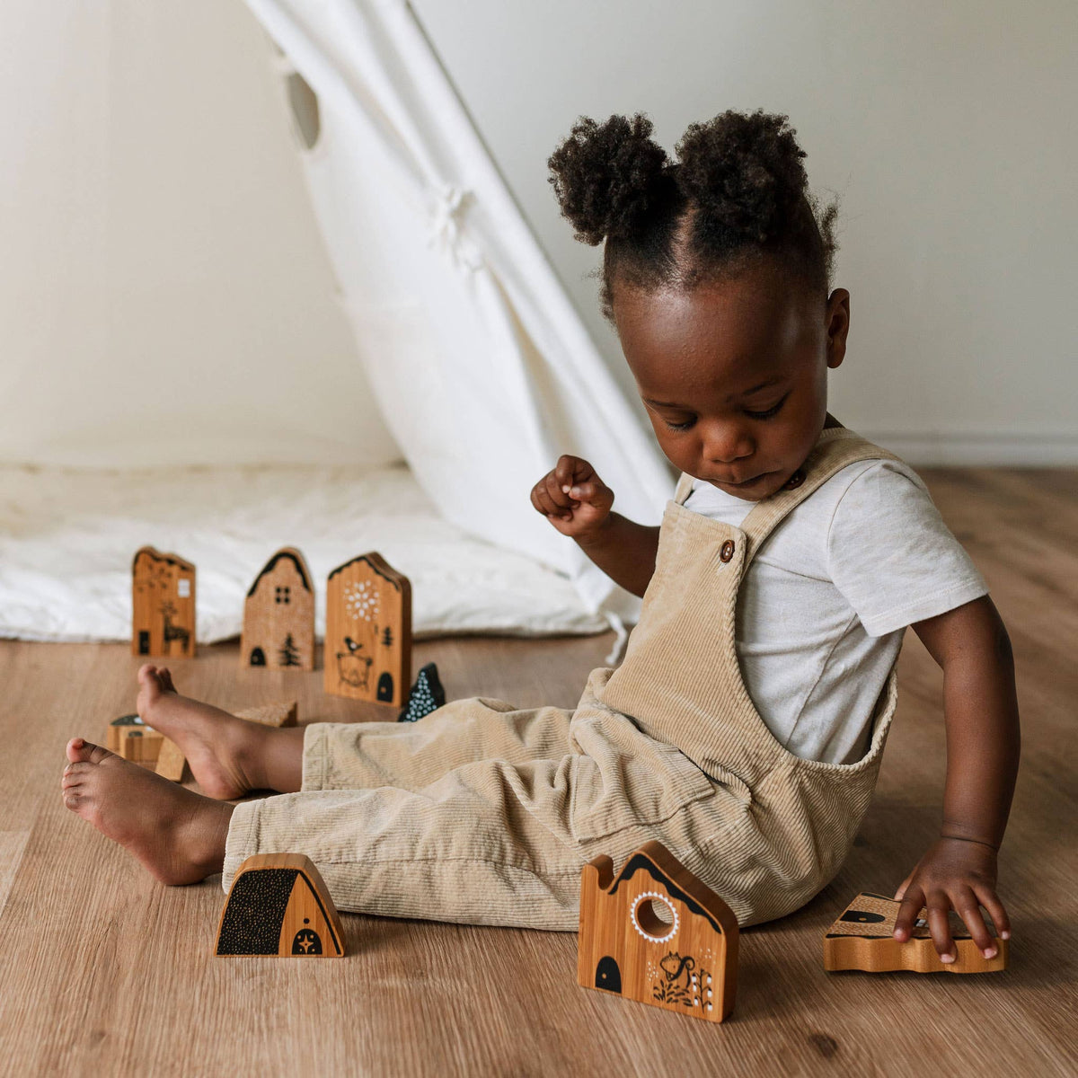 Woodland Village - Wooden Fantasy House Blocks Set