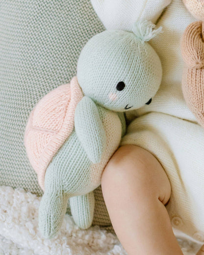 Cuddle & Kind Baby sea turtle (powder pink)