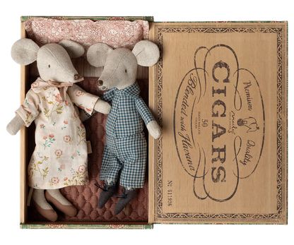 Grandma & Grandpa Mice in Cigarbox