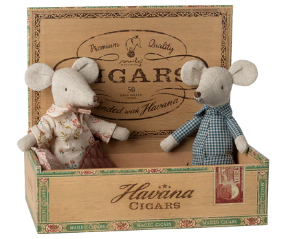 Grandma & Grandpa Mice in Cigarbox