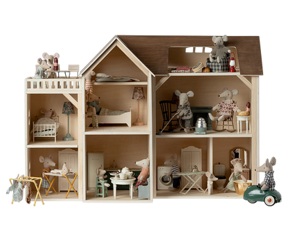 Mouse hole farmhouse