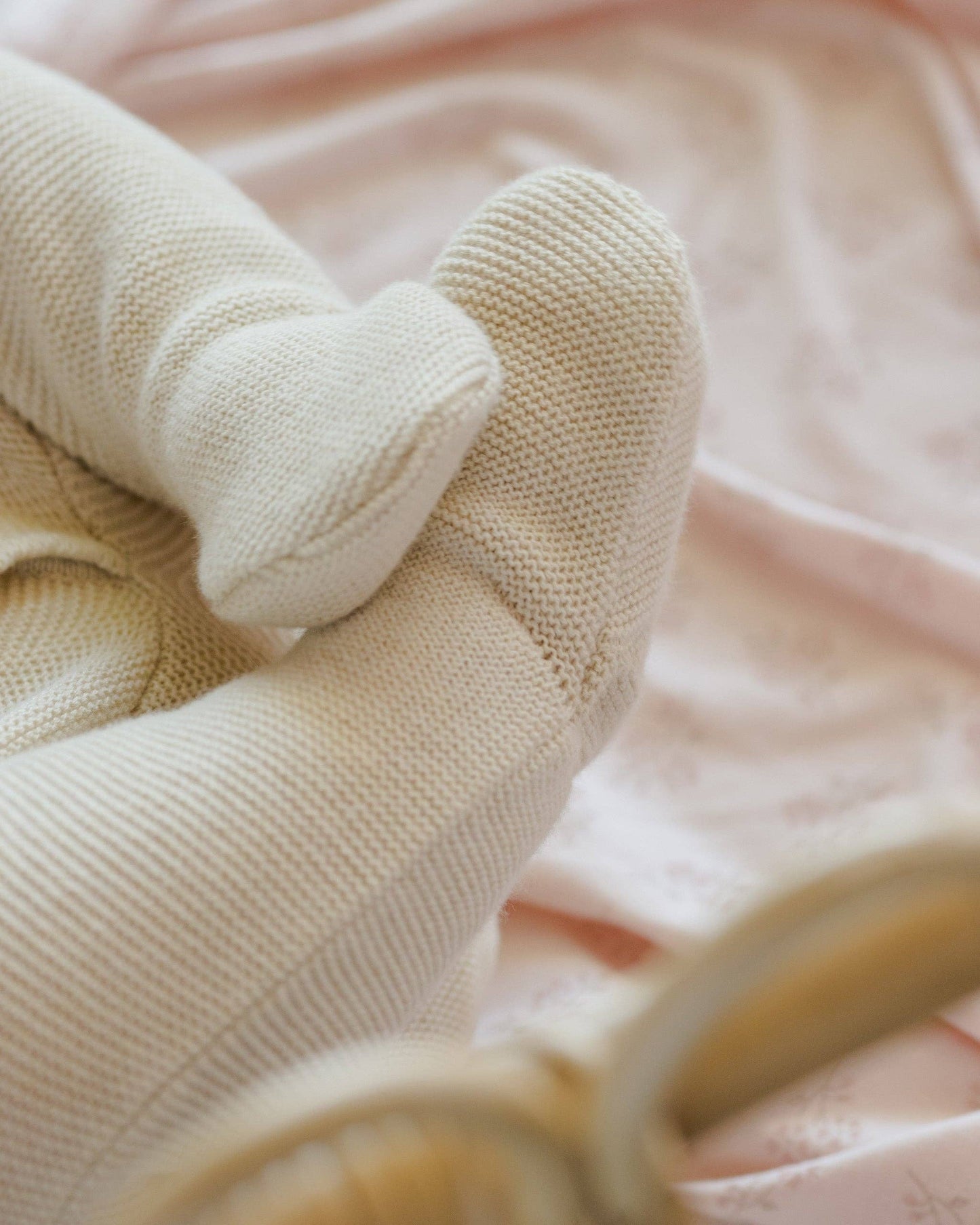Quincy Mae Wrap Knit Footie || Heathered Natural
