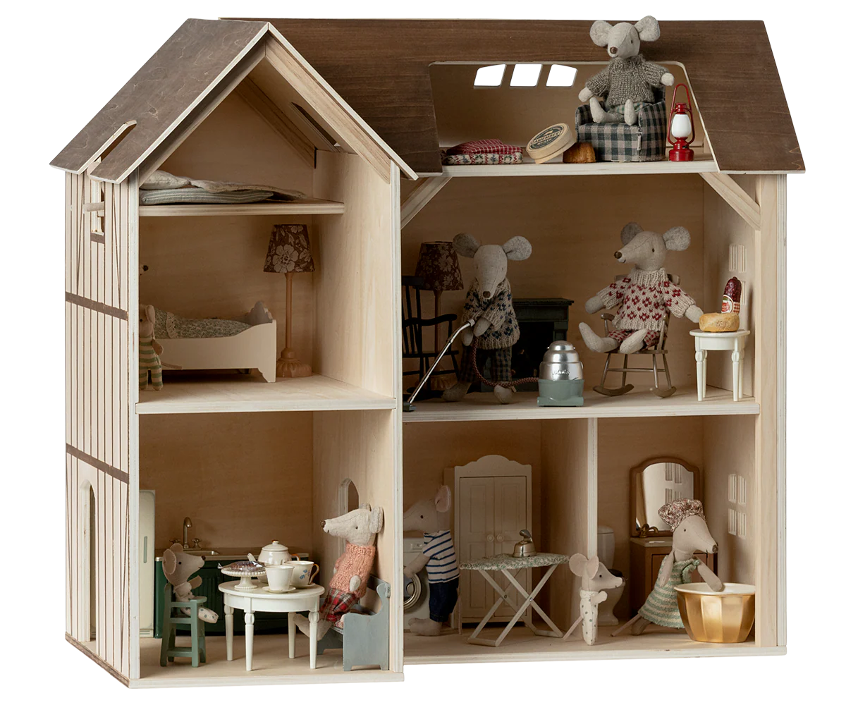 Mouse hole farmhouse