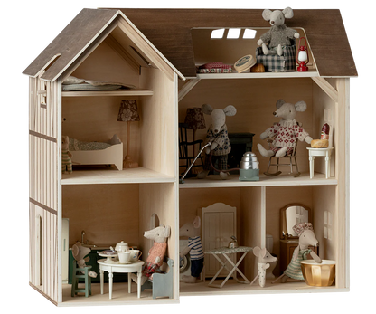 Mouse hole farmhouse