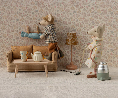 Coffee table, Mouse - Nature