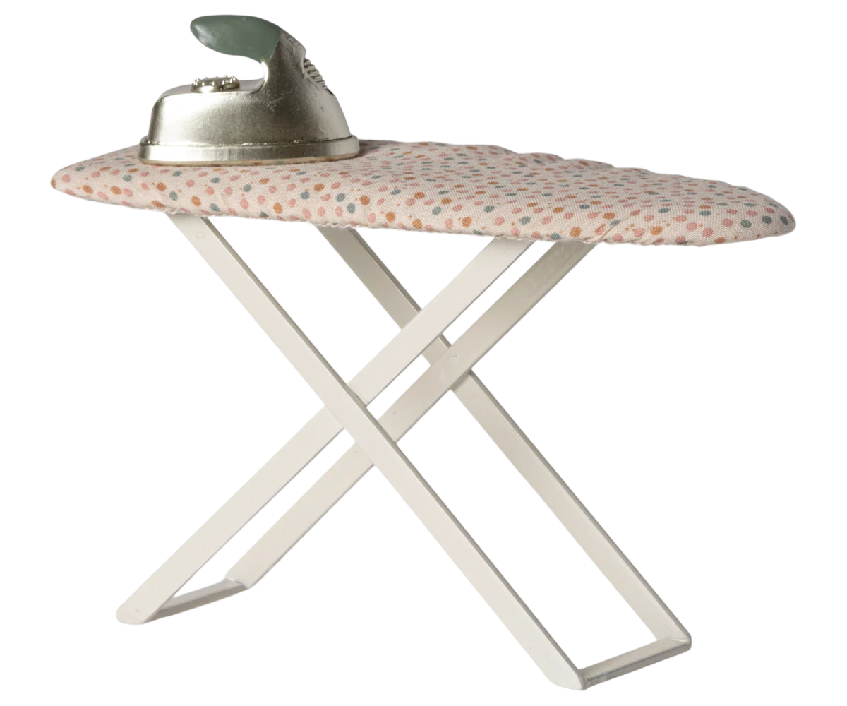 Iron and ironing board Mouse