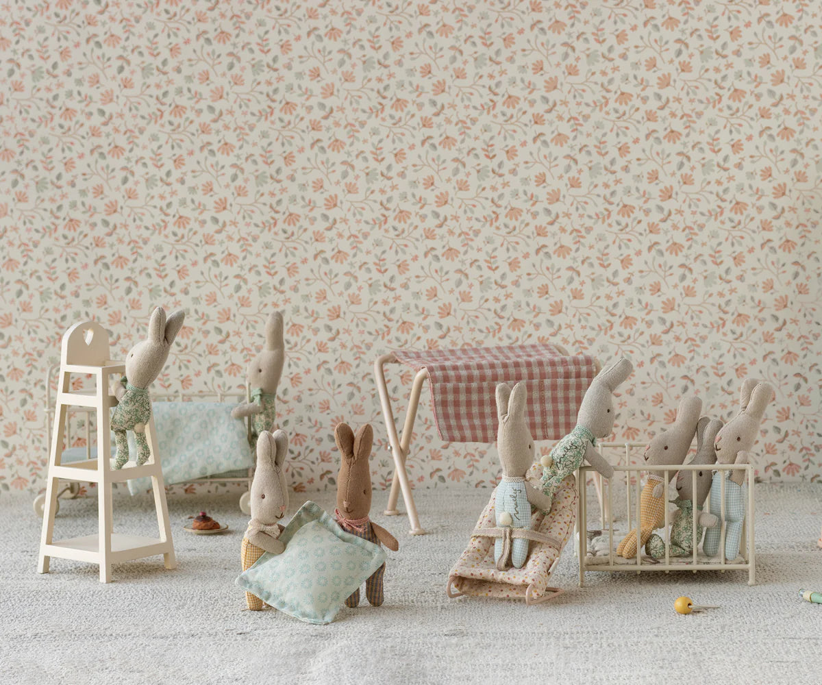 Nursery Table, Micro