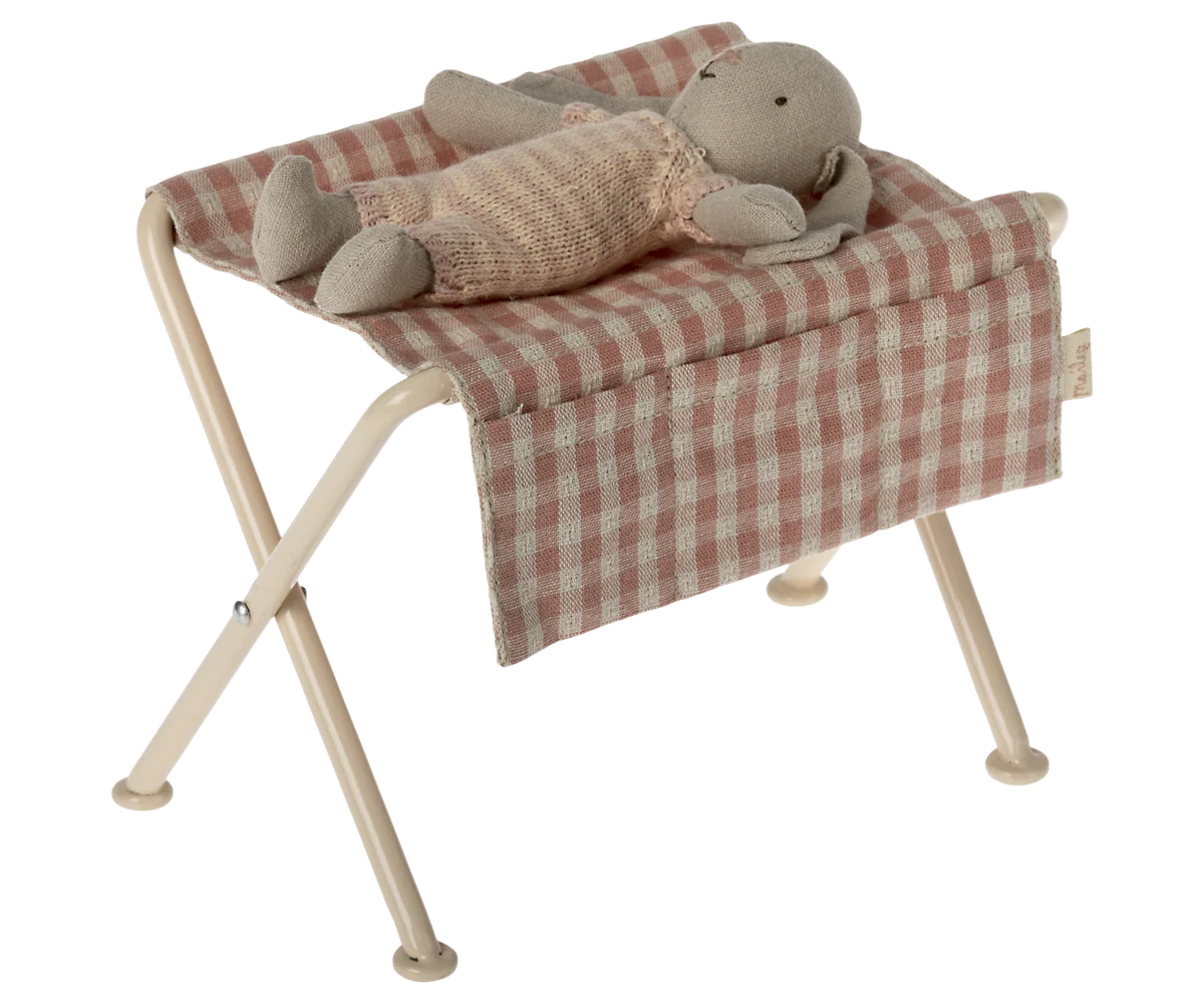 Nursery Table, Micro