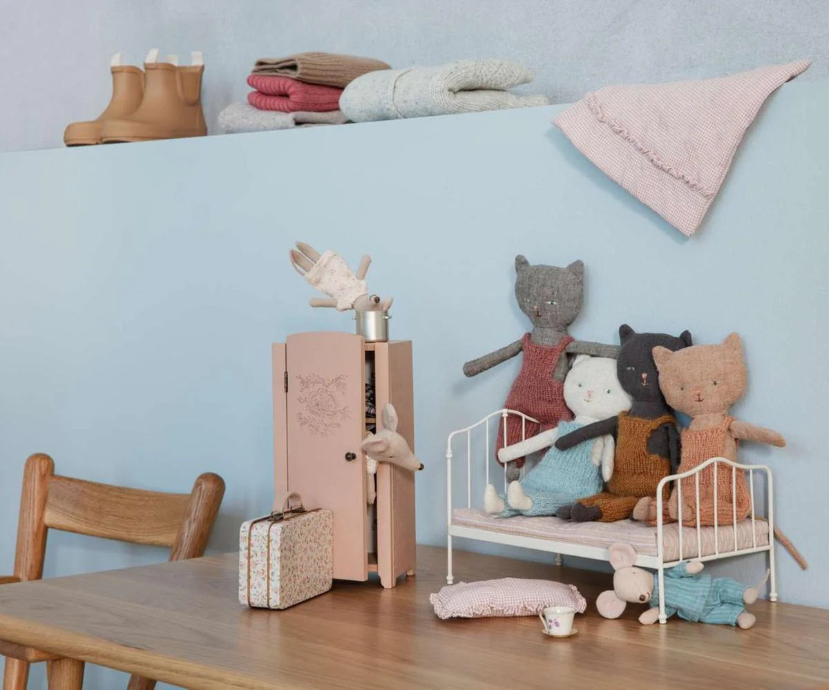 Miniature closet - Light Rose